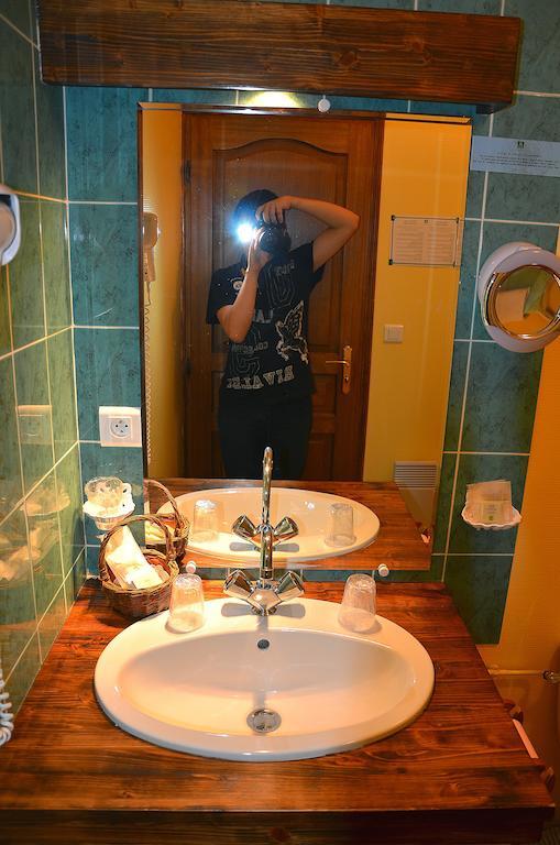 Auberge Bourbonnaise Lurcy-Lévis Zimmer foto