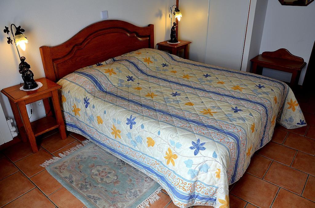 Auberge Bourbonnaise Lurcy-Lévis Zimmer foto