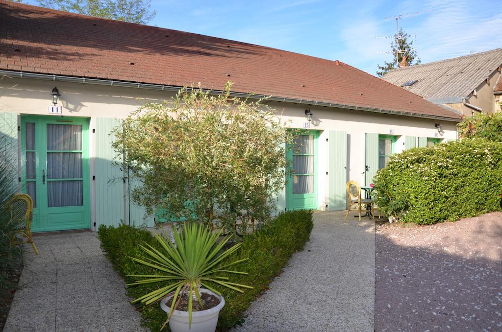 Auberge Bourbonnaise Lurcy-Lévis Exterior foto